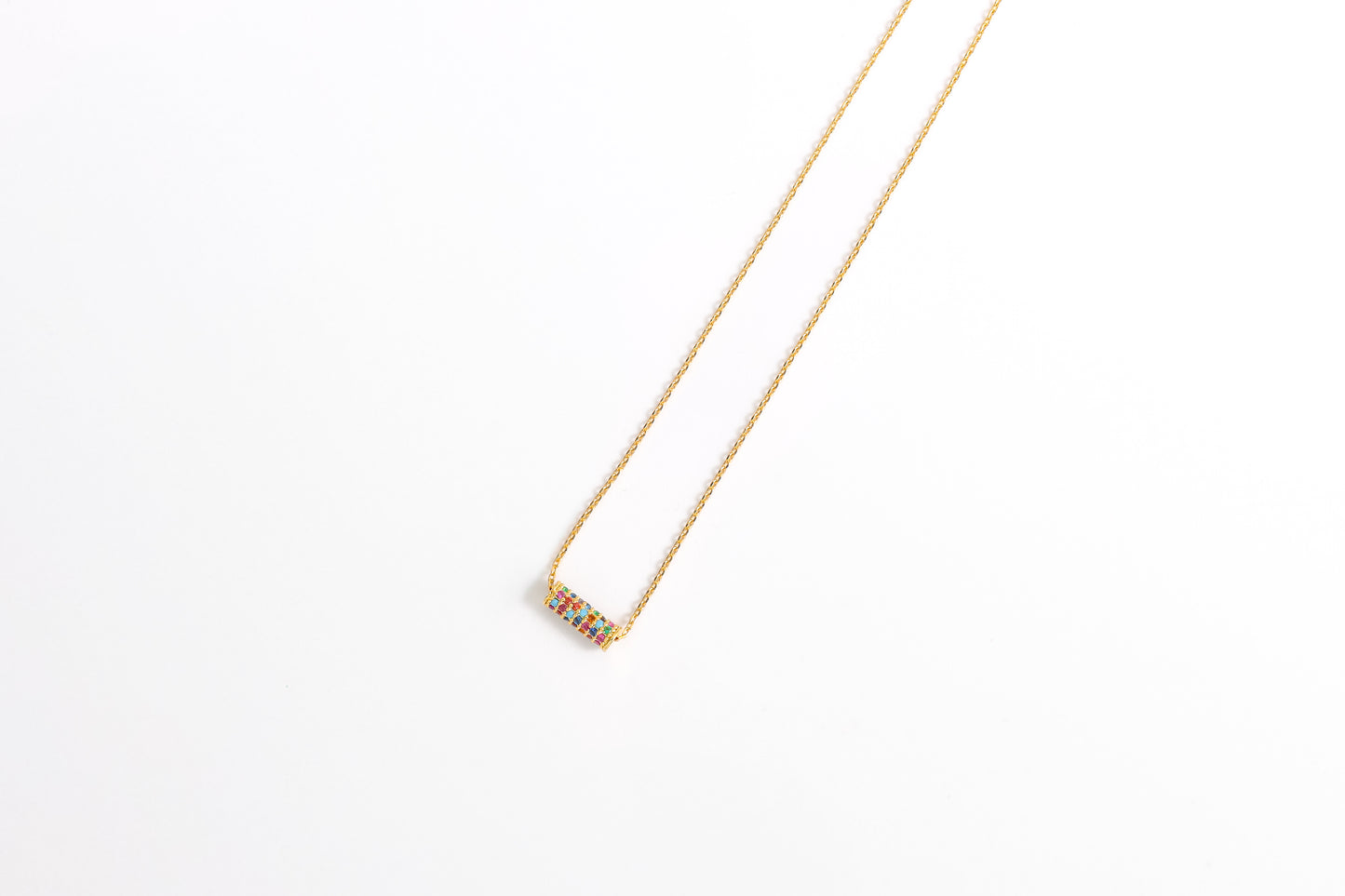 COLLAR CURVA CON DIAMANTES